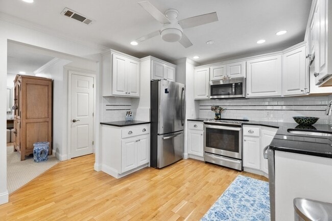 Building Photo - 84 Walpole St