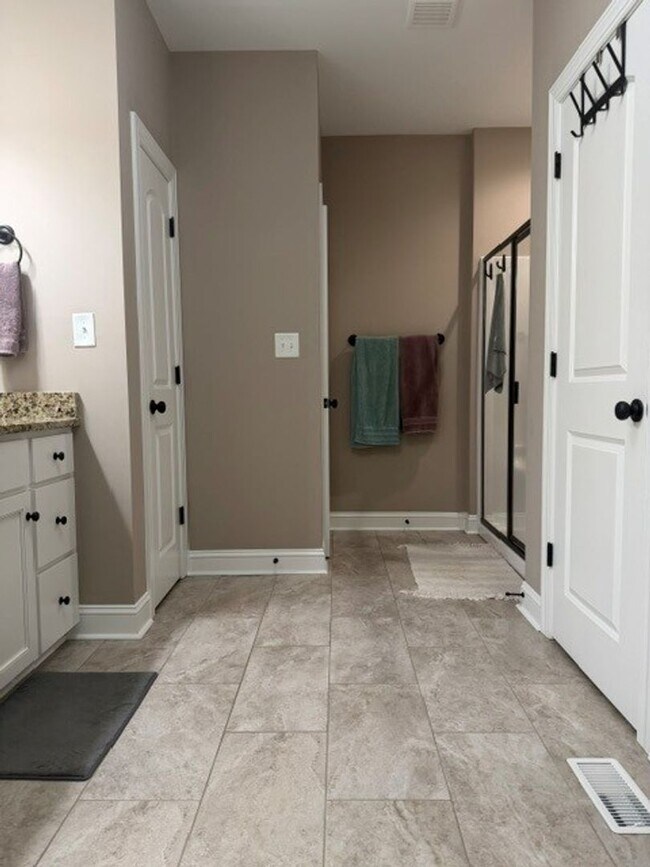 Building Photo - 207 Waverly Dr