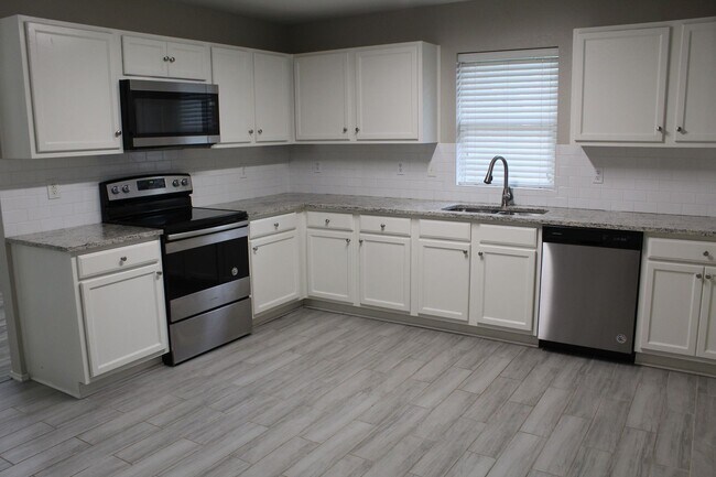 Building Photo - 1321 Red River Ln