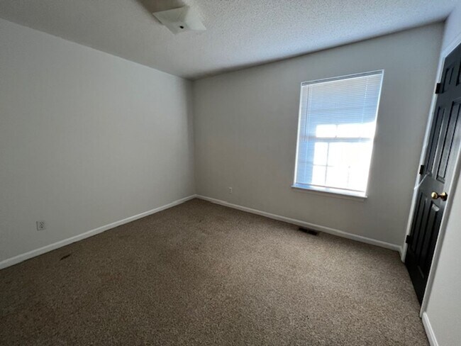 Building Photo - 3909-3911 Olympic Ct