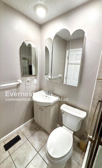 Building Photo - 1515 Mautenne Dr