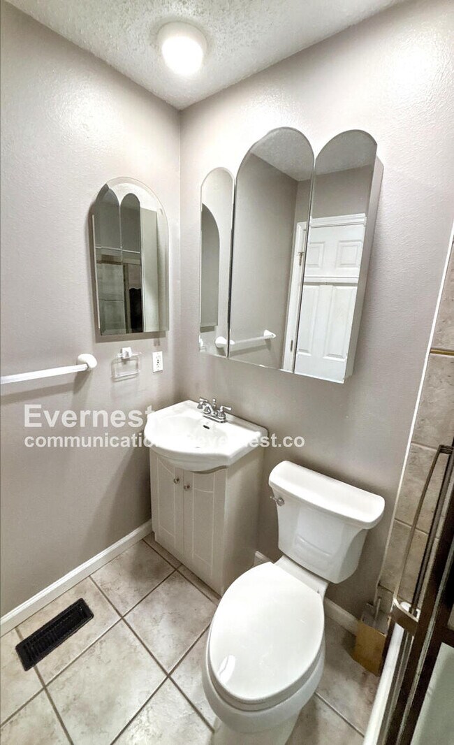 Building Photo - 1515 Mautenne Dr