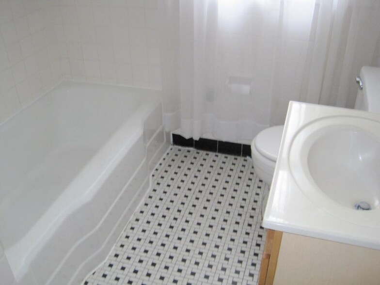 Building Photo - 1532 Burney Ln