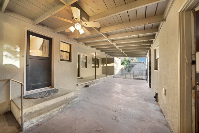 Building Photo - 1301 S Lee Ave