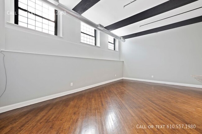 Building Photo - 1 Bedroom - 1 Bath loft apartment located ...