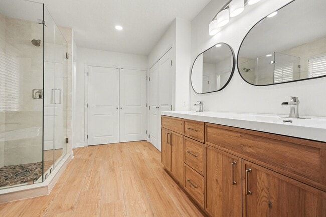 Building Photo - 8303 Lake Crystal Dr