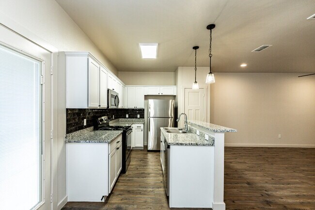Building Photo - Modern Two Bedroom Townhome In Cooper!