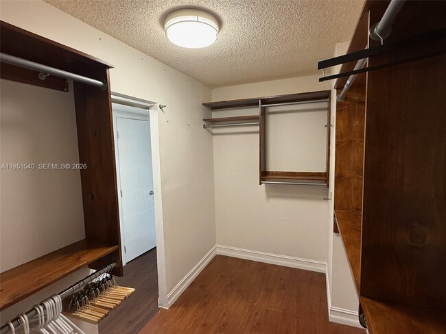 Building Photo - 6770 Indian Creek Dr