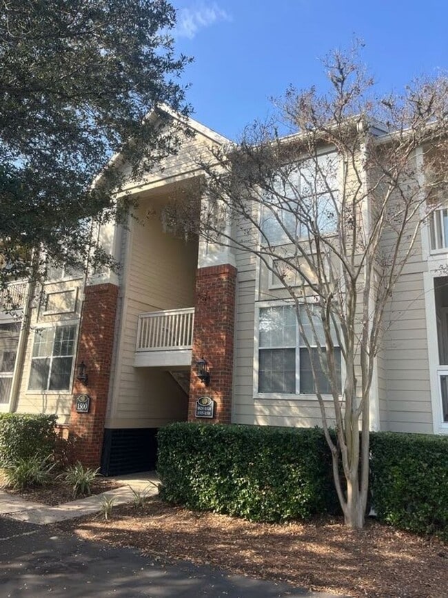 Building Photo - Available now. Beautiful, FULLY-FURNISHED 1 BR/1 BA Condo in Mt Pleasant!