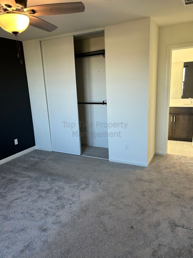 Building Photo - **Beautiful 2 bed / 2.5 bath Town Home in San Marcos - Available 08/21**