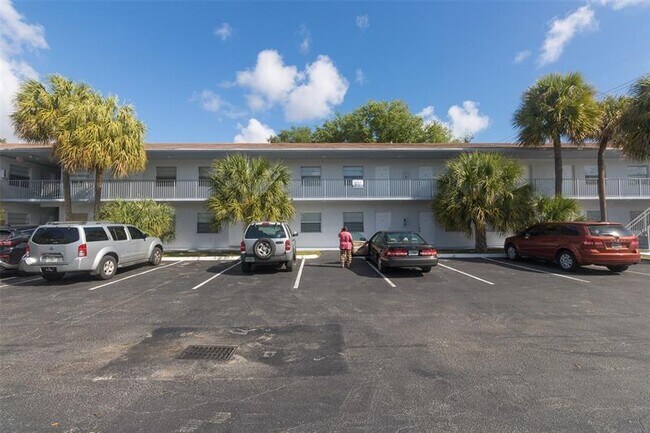 Building Photo - 2401 Van Buren St