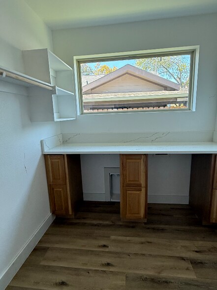 Building Photo - 5728 Donnelly Ave