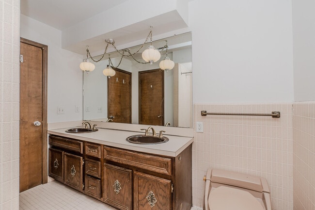 Building Photo - 22745 Wrexford Dr