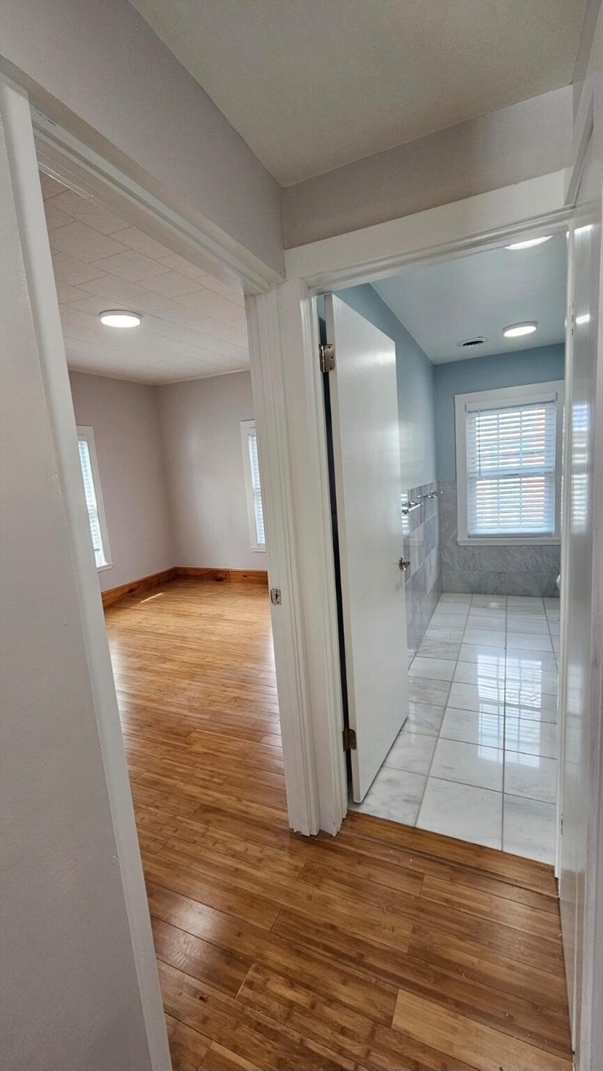 Building Photo - 90 Wallace St