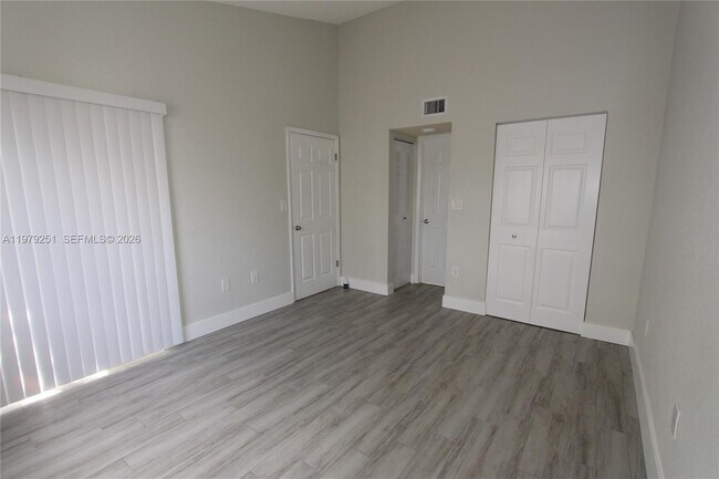 Building Photo - 2831 N Oakland Forest Dr