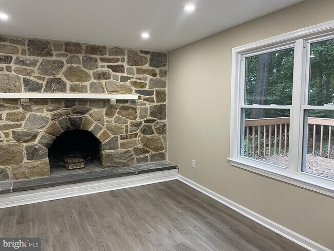 Building Photo - 1666 Hemlock Cir