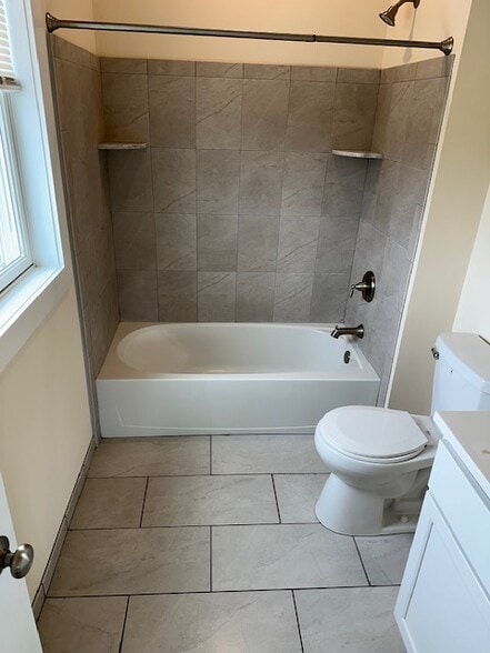 Building Photo - 1033 W Bridge St