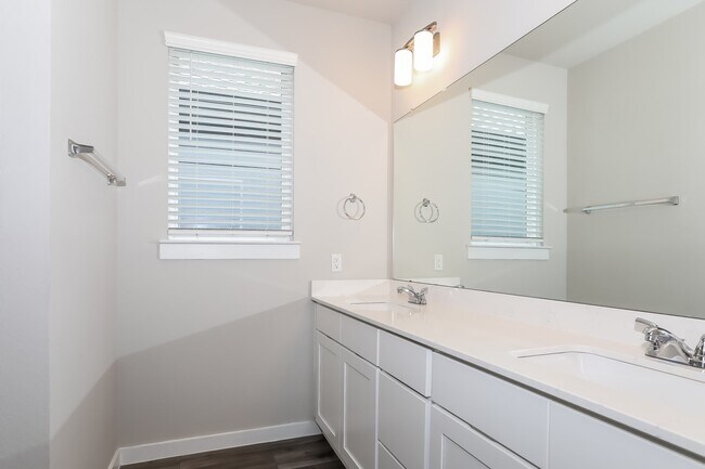 Building Photo - 333 N Centro Cir