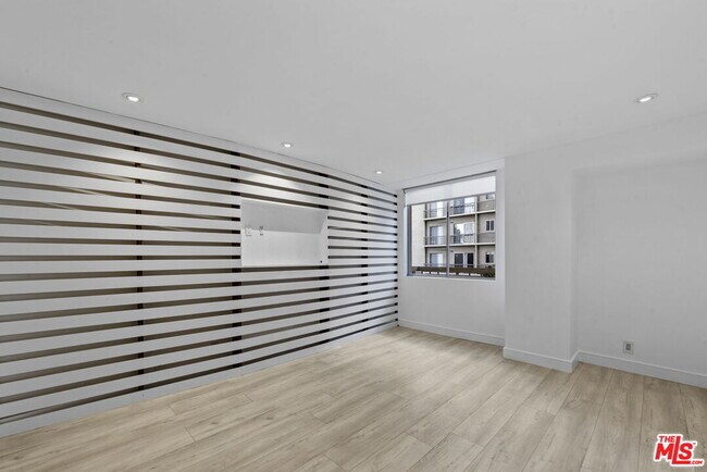 Building Photo - 10751 Wilshire Blvd