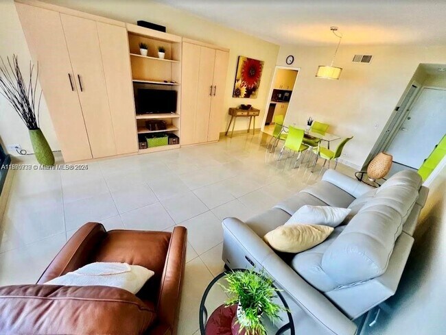 Building Photo - 3505 S Ocean Dr