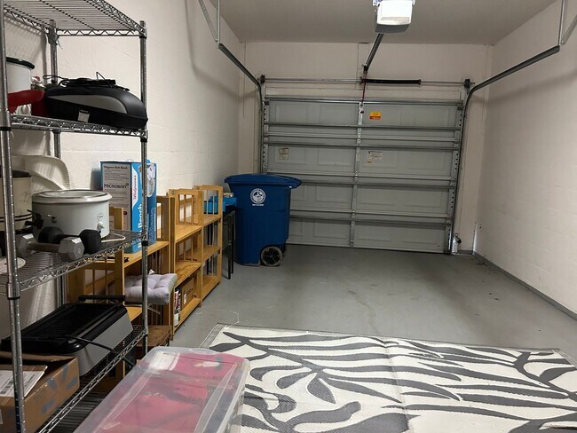 Building Photo - Executive 2 bedroom/ 2 bath condo