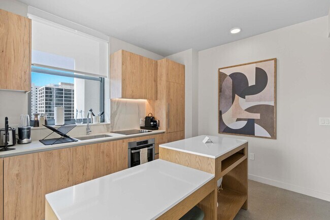 Building Photo - 11 NE 6th St