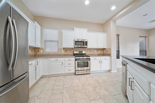 Building Photo - 13042 W Pinnacle Vista Dr