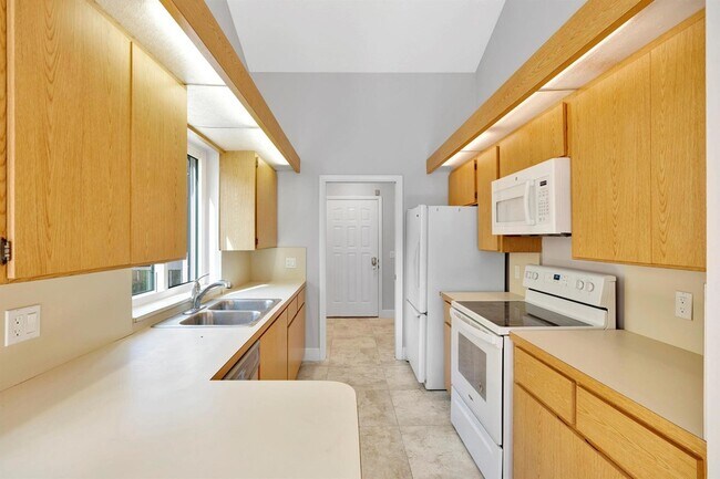 Building Photo - 143 Cape Pointe Cir