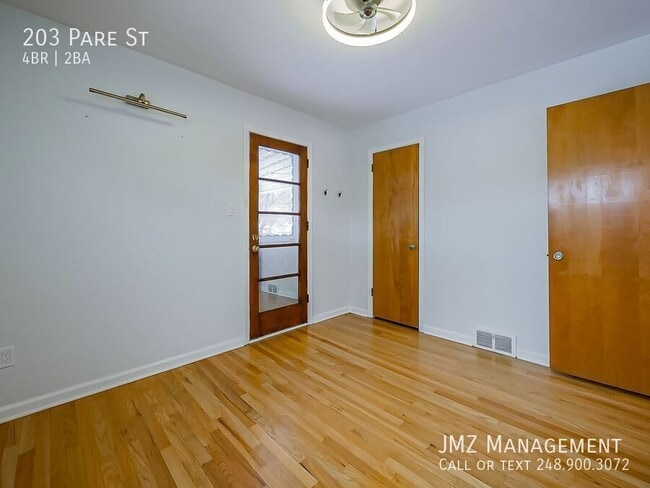 Building Photo - 203 Pare St