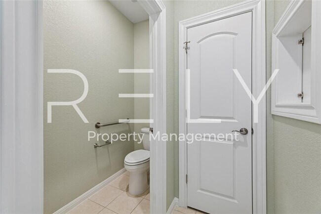 Building Photo - 603 Double Lp St