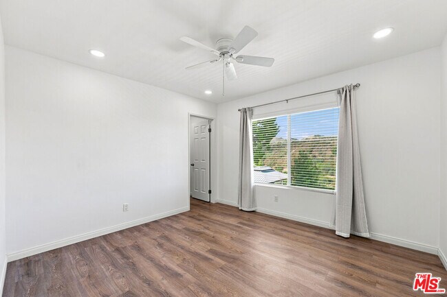 Building Photo - 4355 Chaumont Rd