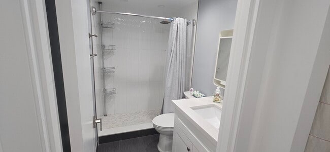 Building Photo - 3300 N Palm Aire Dr