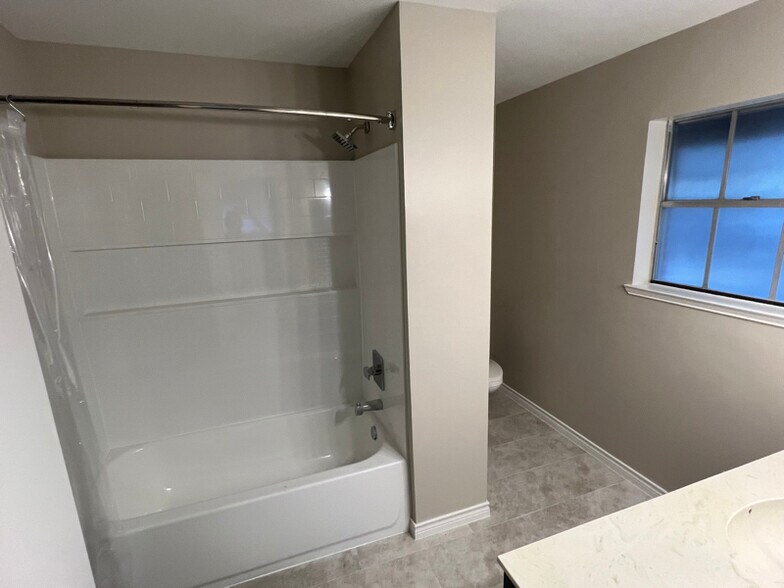Building Photo - 1805 Yarborough Dr