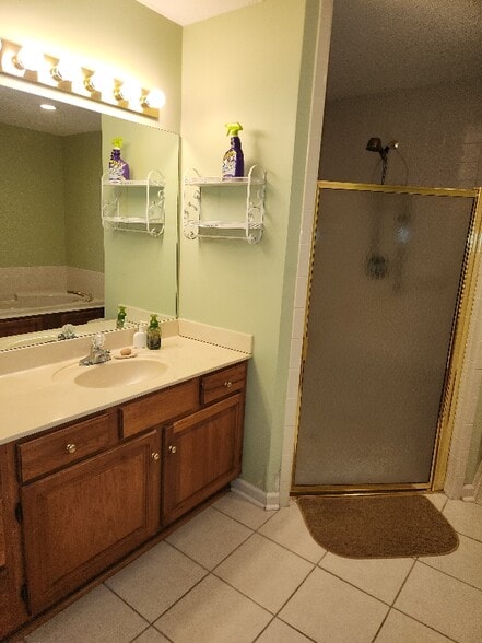 Building Photo - 1105 Estate Dr