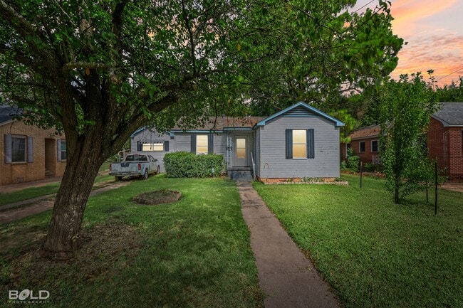 Building Photo - Home For Rent!