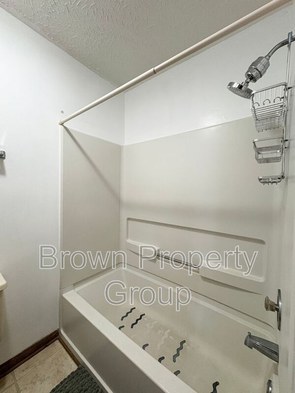 Building Photo - 5960 Laguna Dr