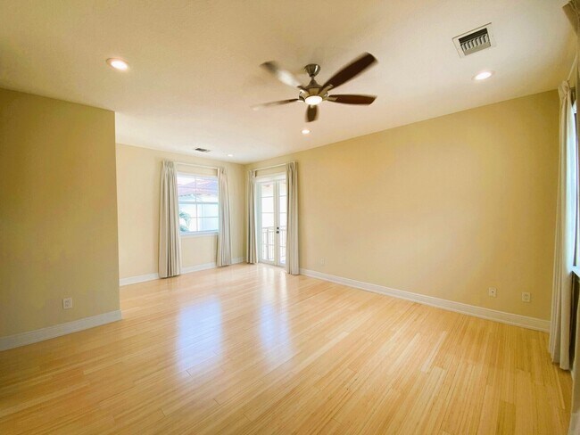 Building Photo - 50 Via Poinciana Ln