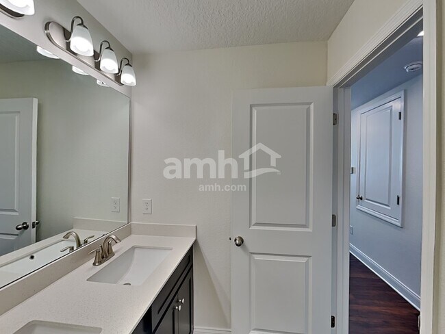 Building Photo - 6162 Little Blf Cir