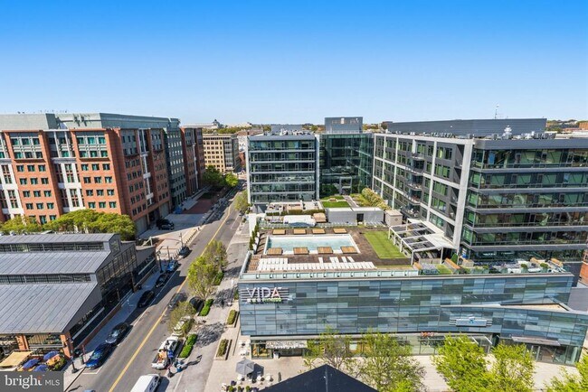 Building Photo - 1300 4th St SE