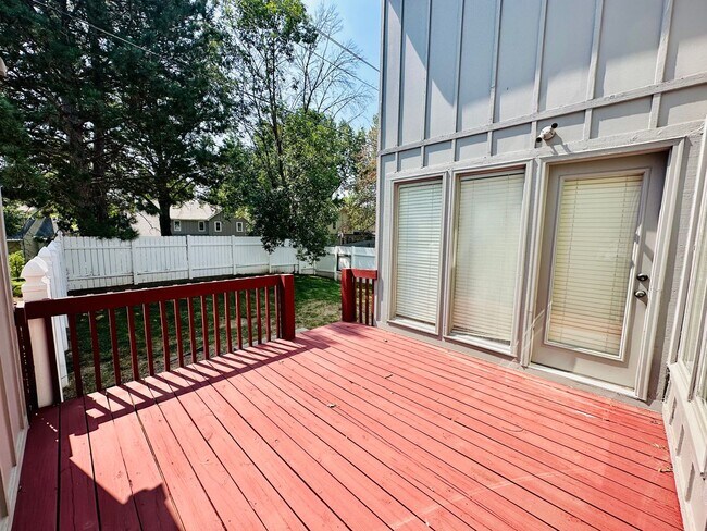 Building Photo - {10709}  Spacious Overland Park Duplex + T...