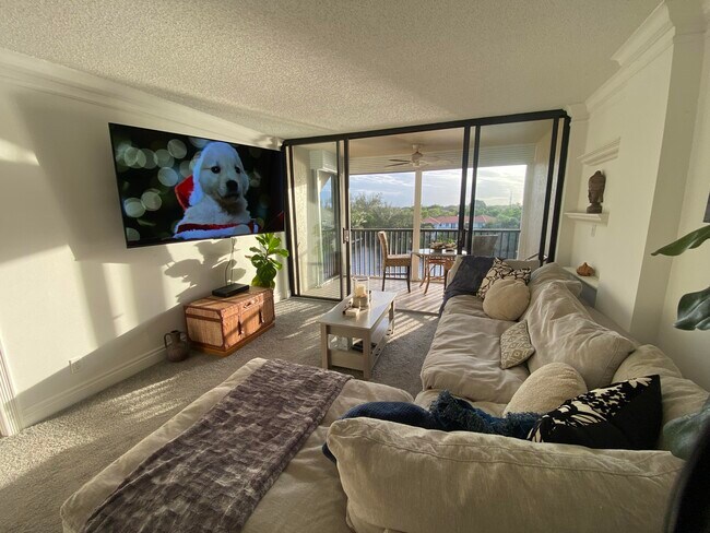 Building Photo - 22 Royal Palm Way