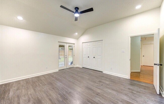 Building Photo - 16830 Scenic Gardens Dr