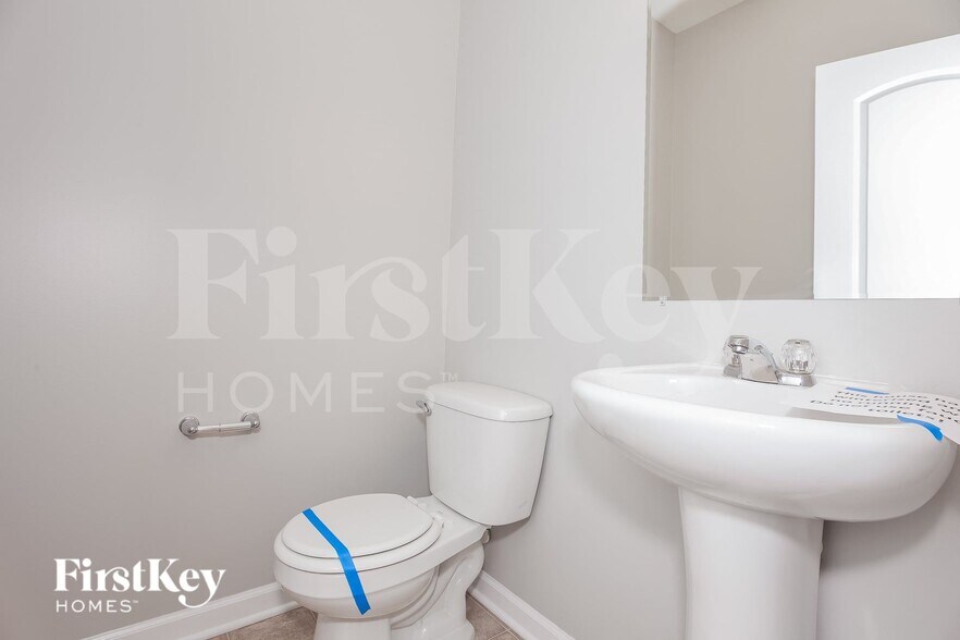 Building Photo - 6729 Barefoot Forest Dr