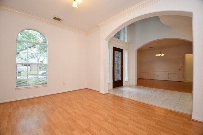 Building Photo - 4323 Magnolia Ln