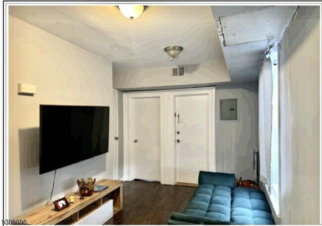 Building Photo - 923 Magnolia Ave