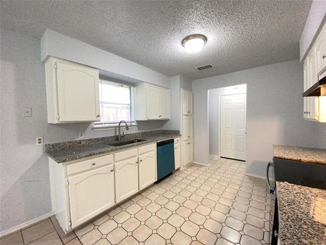 Building Photo - 5504 Pineridge Dr