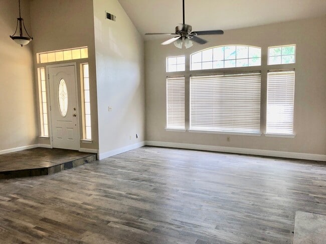 Building Photo - $2,295- Maple & Shepherd 3 Bedroom  - E. J...