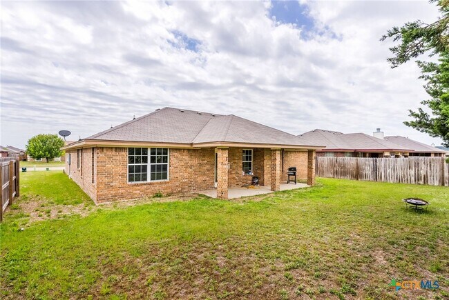 Building Photo - 3711 Dewitt County Ct