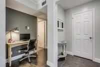 Building Photo - 16301 Ledgemont Ln