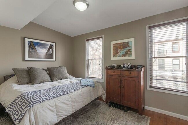 Building Photo - 112 Morris St